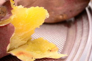 http://www.j-field.info/blog/assets_c/2013/04/焼き芋-thumb-300x200-1888.jpg